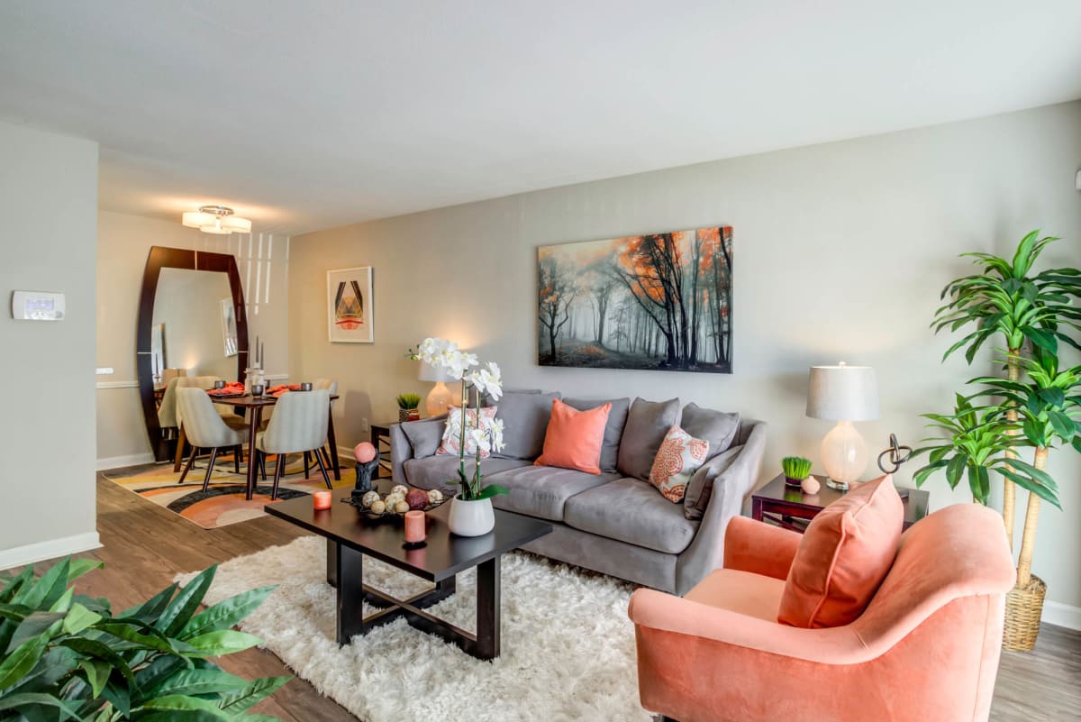 Apartments on W. Sam Houston Parkway The Reserve at City Center North